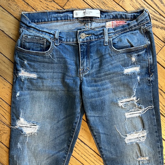 Abercrombie & Fitch Perfect Stretch Destructed Straight Low Rise Jeans 6 - Picture 3 of 10